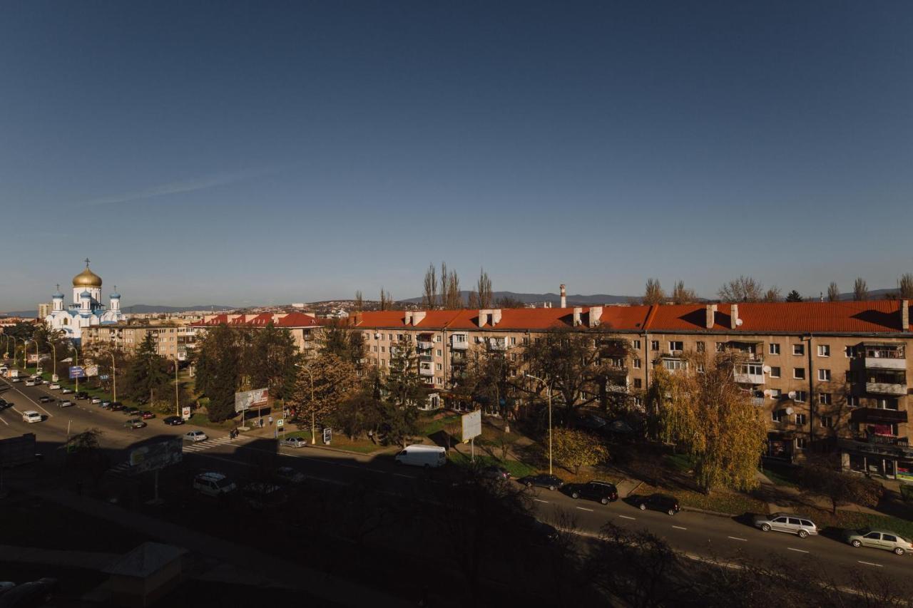 1 Найкраще Розташування В Місті Новая Квартира В Центрі Oezjhorod Buitenkant foto